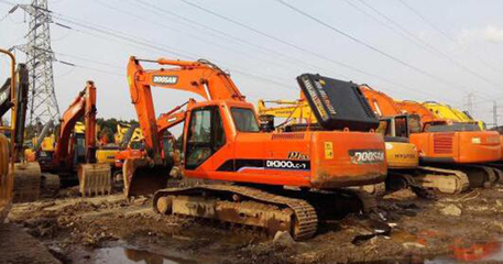 南寧工程機(jī)械租賃市場(chǎng)解析 挖掘機(jī)出租價(jià)格與防腐防銹工程的重要性
